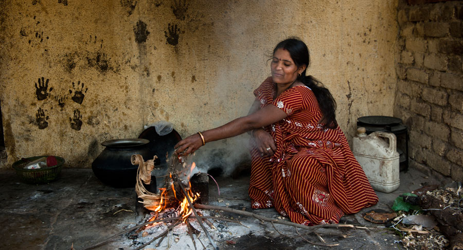 http://cleancookstoves.org/images/data/IMAGE/photo/000/000/382-1.JPG