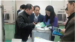 Mr. Nguyen Manh Ha is introducing 2V biogas stoves to other inventors in the seminar